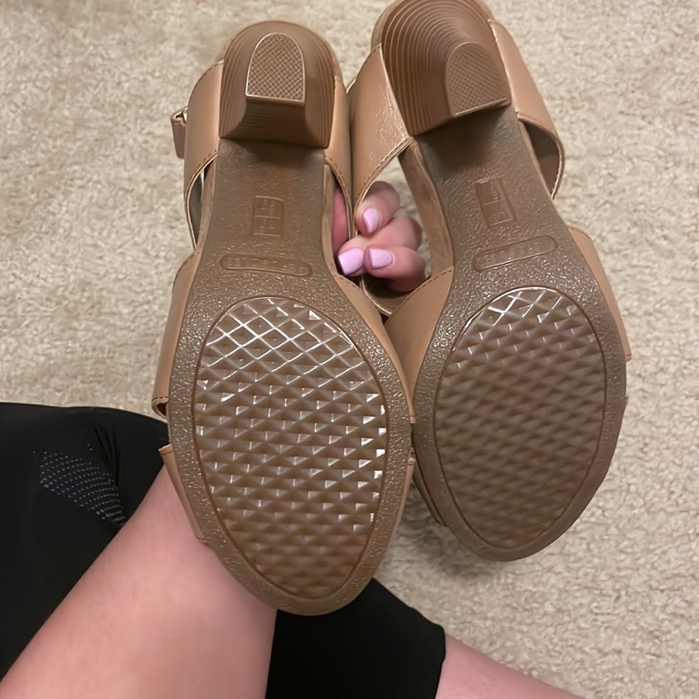 Tan heels - Picture 4 of 4